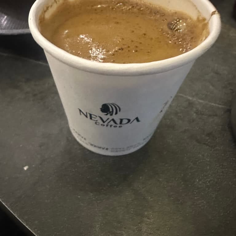 Gece Saatlerinde Nevada Caffe'de Hayal Kırıklığı: Kirli Fincan Ve Uzun Bekleme