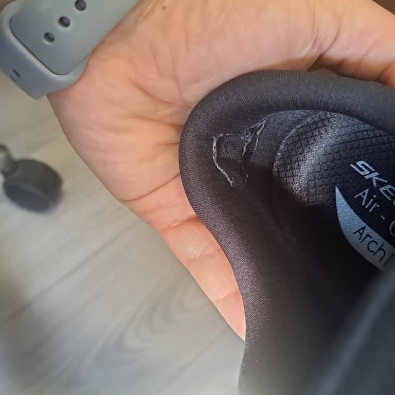 Skechers Kısa Sürede Yırtılan Ayakkabı İçin Çözüm Sunulmaması Hayal Kırıklığı Yarattı