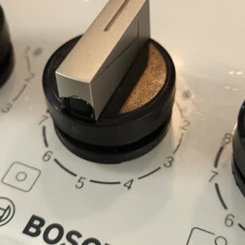 Bosch Ocak Düğmelerinin Farklı Renklerde Değiştirilmesi Mağduriyet Yarattı