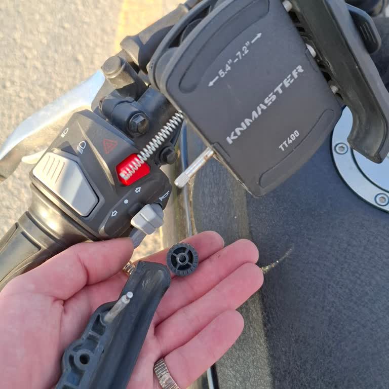 Knmaster Telefon Tutucu Güvenlik Riski Oluşturuyor