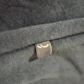 Kısa Sürede Renk Atan Ve Soyulan Sweatshirt Hayal Kırıklığı Yarattı