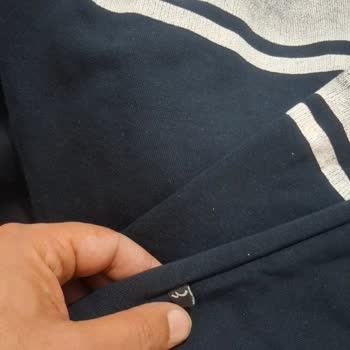 Kısa Sürede Renk Atan Ve Soyulan Sweatshirt Hayal Kırıklığı Yarattı