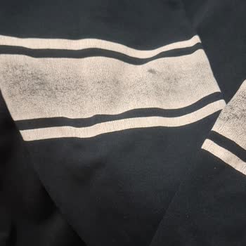 Kısa Sürede Renk Atan Ve Soyulan Sweatshirt Hayal Kırıklığı Yarattı