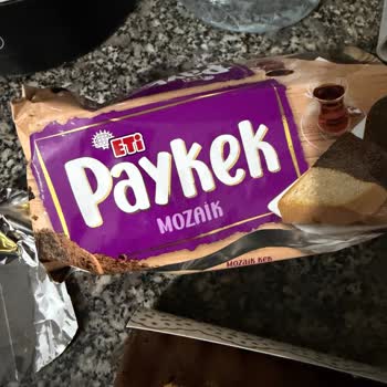 Taze Olması Gereken Kek Küflü Çıktı, Güvenimiz Sarsıldı