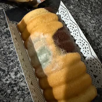 Taze Olması Gereken Kek Küflü Çıktı, Güvenimiz Sarsıldı