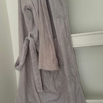 Kısa Sürede Solan Bornoz Ve Yetersiz Müşteri Desteği Hayal Kırıklığı Yarattı