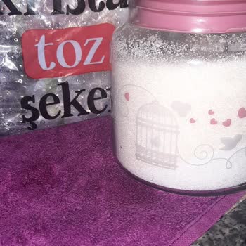 Bor Şeker Kristal Toz Şekerden Yoğun Deterjan Kokusu Ve Renk Farklılığı: Sağlık Ve Güvenlik Endişesi