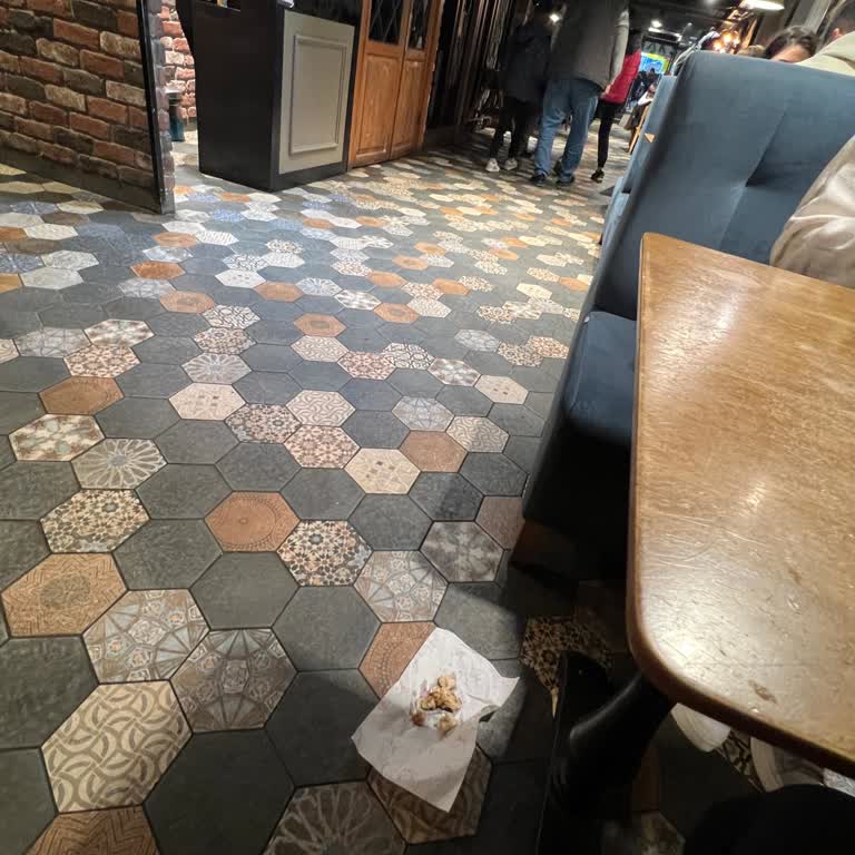 Tavuk Dünyası'nda Hijyen Sorunu Ve İlgisiz Personel