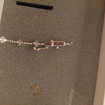 Blue Diamond Bilekliklerin Kopması Ve Mağaza Çalışanlarının İlgisiz Tavırları Mağdur Etti