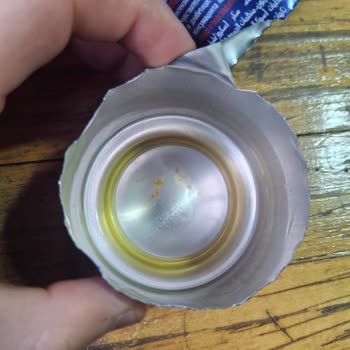 Meridyen Gıda Dark Blue Kutusunun İç Kısmındaki Demir Küflenmiş