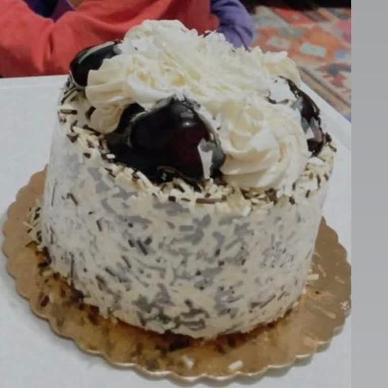 Mado Doğum Günü Pastasında Bozuk Ürün: Sağlığımız Tehlikeye Atıldı