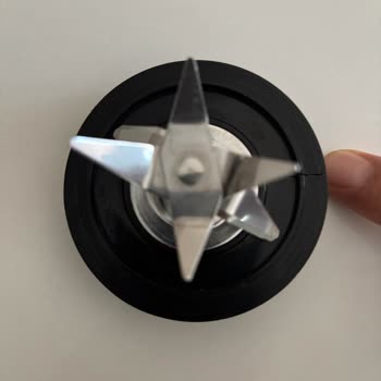 Karaca Züccaciye Bıçak Grubundaki Siyah Plastik Kısımda Çatlak Oluştu