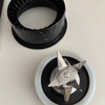 Karaca Züccaciye Bıçak Grubundaki Siyah Plastik Kısımda Çatlak Oluştu