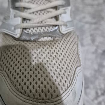 FLOdan Aldığım Spor Ayakkabı 3 Ayda Yırtıldı Kullanıcı Hatası Denmesi Şaşırtıcı