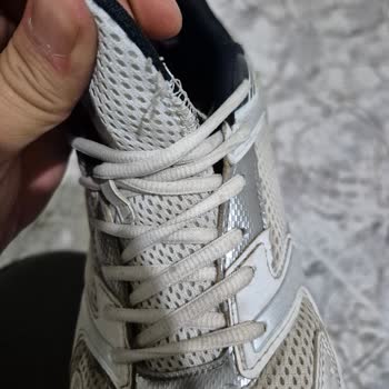 FLOdan Aldığım Spor Ayakkabı 3 Ayda Yırtıldı Kullanıcı Hatası Denmesi Şaşırtıcı