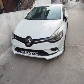 Renault Clio 4 Park Halindeyken Far Ve Stop Lambalarının Kendi Kendine Yanıp Sönmesi Sorunu