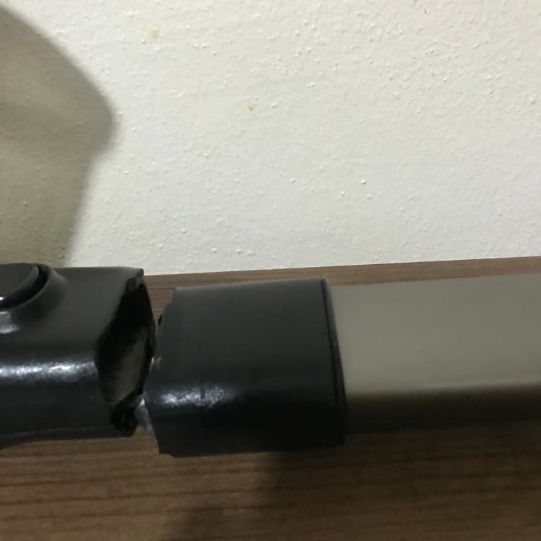 Philips Dikey Süpürgede Kısa Sürede Yaşanan Plastik Aksam Kırılması Hayal Kırıklığı Yarattı