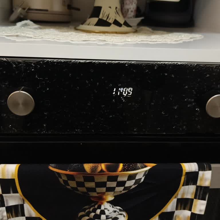 Silverline Fırın Camı Aniden Patladı Parça Bekleyişim İki Ayı Geçti