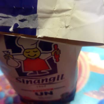 Sinangil Un’dan Kekte Demir Parçası Şoku: Çocuğumun Sağlığı Tehlikeye Girdi!