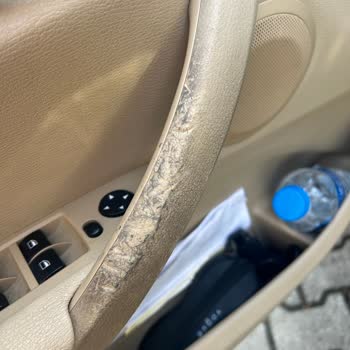 BMW X1 Kapı Kollarında Kronik Erime Ve Yapışkanlık Sorunu Nedeniyle Ücretsiz Değişim Talebi