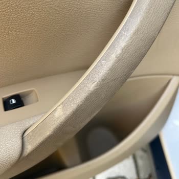 BMW X1 Kapı Kollarında Kronik Erime Ve Yapışkanlık Sorunu Nedeniyle Ücretsiz Değişim Talebi