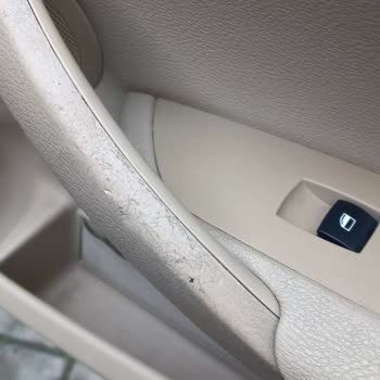 BMW X1 Kapı Kollarında Kronik Erime Ve Yapışkanlık Sorunu Nedeniyle Ücretsiz Değişim Talebi