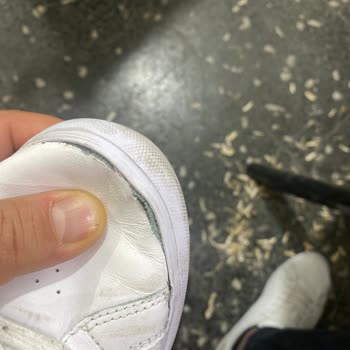 Kısa Sürede Deforme Olan Lacoste Ayakkabı İçin Değişim Talebi