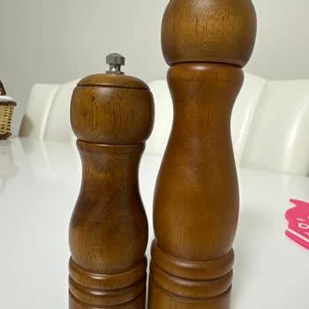 Karaca Züccaciye Öğütücünün Alt Kısmındaki Vida Yemeğin İçine Düştü