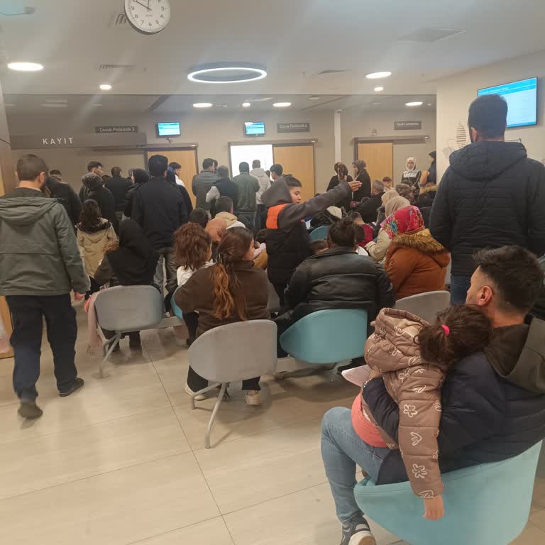 Gaziantep Şehir Hastanesi Çocuk Acil Servisi'nde Yetersiz Doktor Sayısı Nedeniyle Uzun Bekleme Ve Mağduriyet