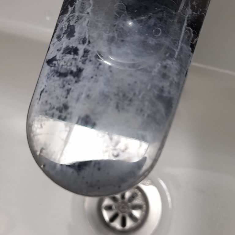 Yeni Alınan Artema Musluk Bataryasında Kalıcı Su Lekeleri Oluştu