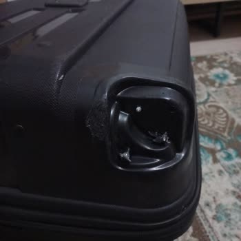 Yüksek Ücretli Uçuşta Hasarlı Bagaj Ve Yetersiz Çözüm