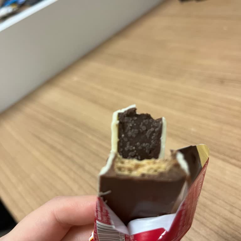 KYK Yurdu Kantininden Satın Alınan Bozuk Çikolata Ve Değişim Talebi