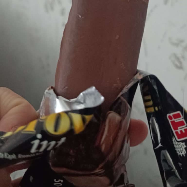 Çikolata Kaplaması Eksik Browni: Beklentileri Karşılamayan Ürün Hayal Kırıklığı