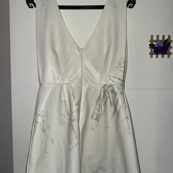 Kumaşı Boya Veren Elbise İlk Günden Kullanılamaz Hale Geldi