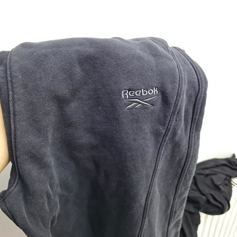 Reebok Eşofman Altında İlk Yıkamada Renk Solması Ve Mağaza İlgisizliği