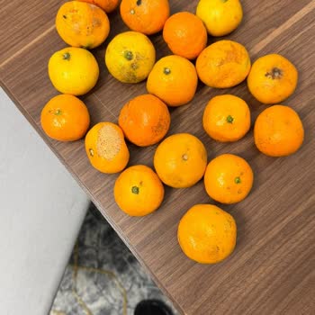 Pazaryerinde Çürük Mandalina Satışı Ve Yetersiz Denetim Şikayeti