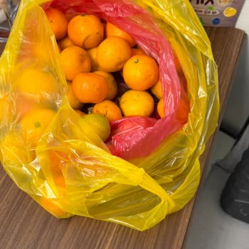 Pazaryerinde Çürük Mandalina Satışı Ve Yetersiz Denetim Şikayeti