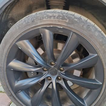 Dar Otopark Çıkışı Aracımın Jantına Ciddi Zarar Verdi