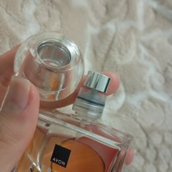 Avon Kozmetik Hediye Parfümün Kapağında Üretim Kaynaklı Sorun!