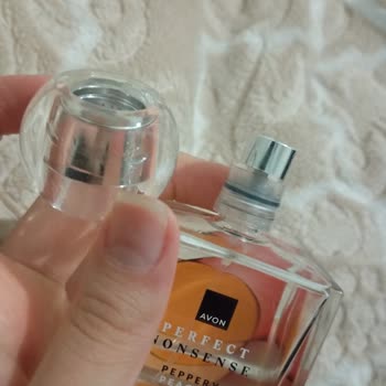 Avon Kozmetik Hediye Parfümün Kapağında Üretim Kaynaklı Sorun!