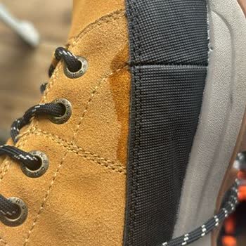 İlk Kullanımda Lekelenen Ve Kusuru Kabul Edilmeyen Suya Dayanıklı Skechers Bot Hakkında Değişim Talebi