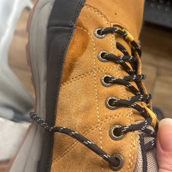 İlk Kullanımda Lekelenen Ve Kusuru Kabul Edilmeyen Suya Dayanıklı Skechers Bot Hakkında Değişim Talebi