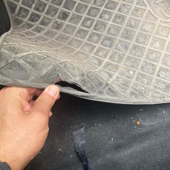 Renault Clio 5’in Orijinal Paspasları Kısa Sürede Yıprandı, Ücretsiz Değişim İstiyorum