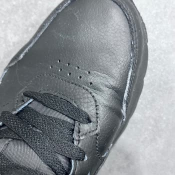 15 Günde Dikişlerinden Renk Atan Nike Ayakkabıda Hayal Kırıklığı