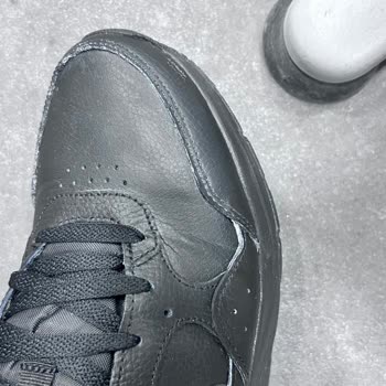 15 Günde Dikişlerinden Renk Atan Nike Ayakkabıda Hayal Kırıklığı