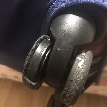 Samsonite Valizimin Tekerleği Kısa Sürede Kırıldı Yedek Parça Yok Mağdur Oldum