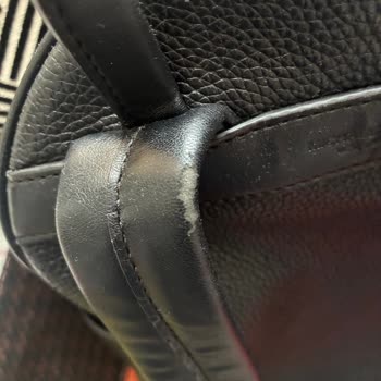 Gerçek Deri Diye Satılan Çantada Suni Deri Şoku Ve Ürün Farklılığı