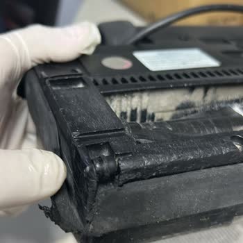 Dayanıklı Denilen Süpürgenin Hortumu Yırtıldı Yedek Parça Fiyatları Fahiş Çıktı