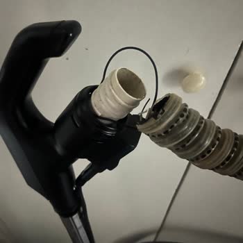 Dayanıklı Denilen Süpürgenin Hortumu Yırtıldı Yedek Parça Fiyatları Fahiş Çıktı