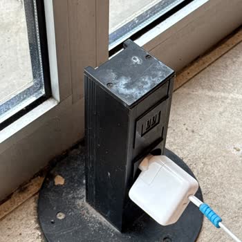 Erzurum MNG AVM Starbucks Şubesinde Fiziki Koşullar Markanın Standartlarının Gerisinde